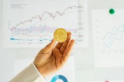 2025 年黄金受地缘政治等影响受青睐，个人黄金开户指南来了