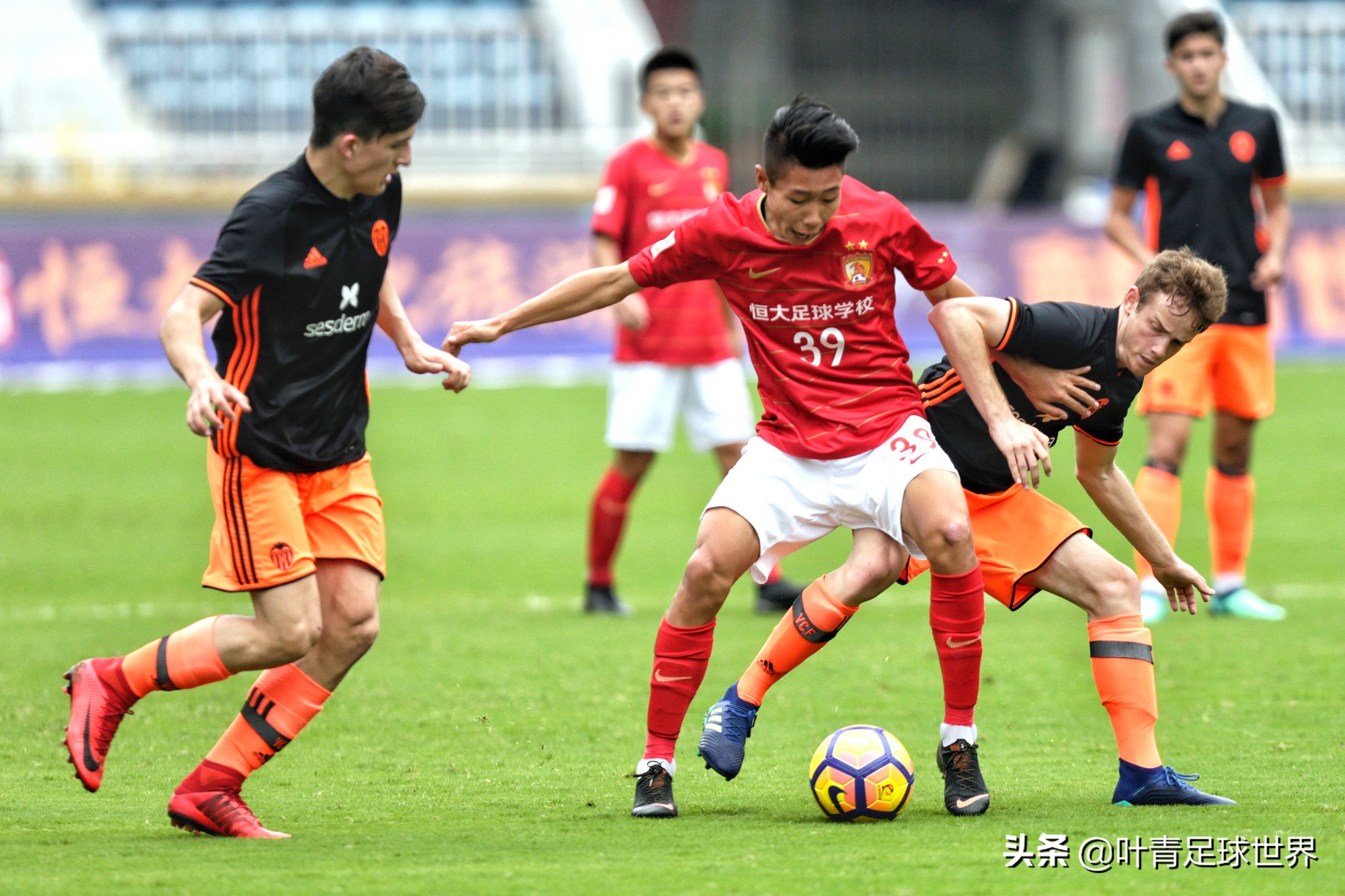 中国足球盈利难题_广州恒大淘宝足球俱乐部退市原因_恒大淘宝足球股票代码